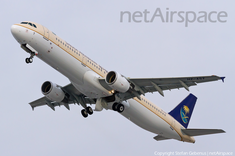 Saudi Arabian Airlines Airbus A321-211 (HZ-AST) | Photo 19212