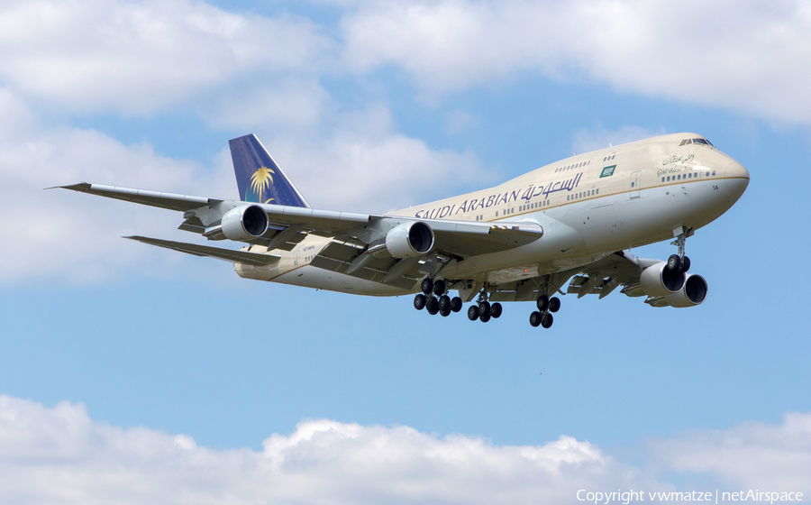 Saudi Arabian Royal Flight Boeing 747-3G1 (HZ-HM1A) | Photo 214289