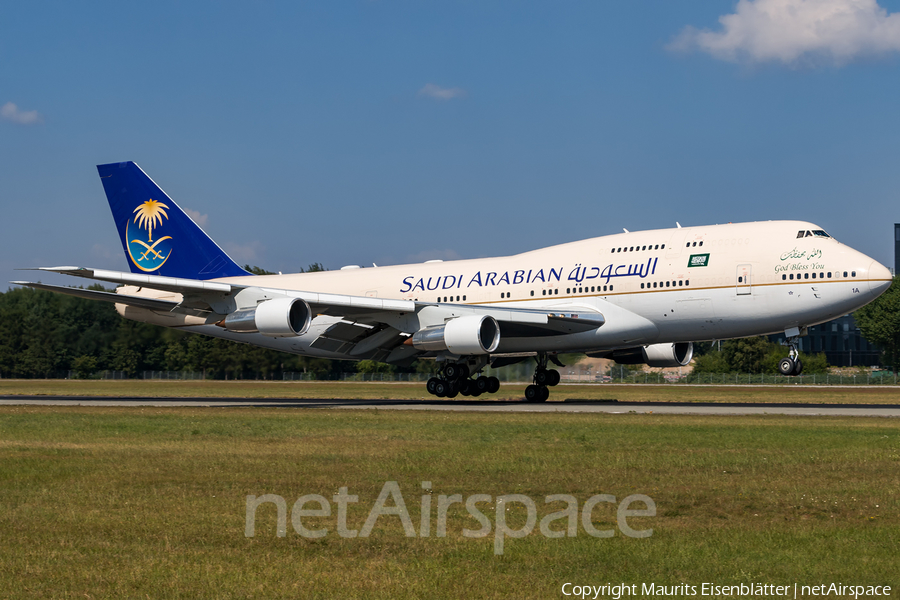 Saudi Arabian Royal Flight Boeing 747-3G1 (HZ-HM1A) | Photo 255764