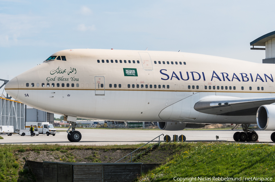 Saudi Arabian Royal Flight Boeing 747-3G1 (HZ-HM1A) | Photo 315538