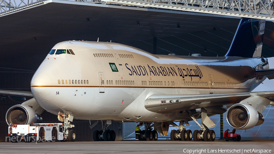 Saudi Arabian Royal Flight Boeing 747-3G1 (HZ-HM1A) | Photo 422327