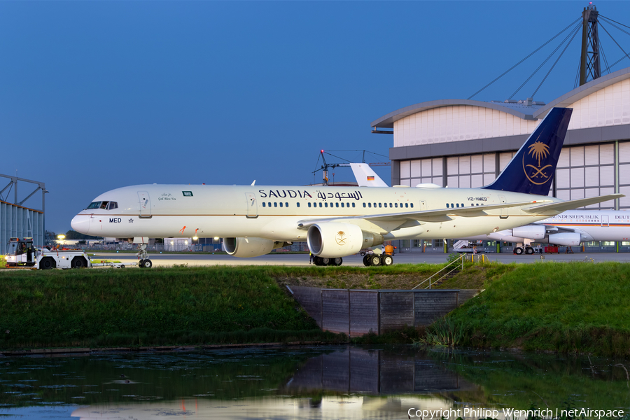 Saudi Arabian Royal Flight Boeing 757-23A (HZ-HMED) | Photo 471554