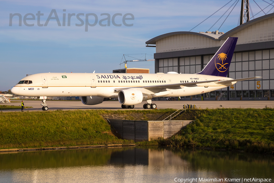 Saudi Arabian Royal Flight Boeing 757-23A (HZ-HMED) | Photo 520854