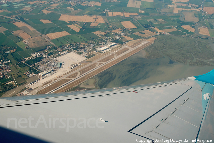 Air Dolomiti Embraer ERJ-195LR (ERJ-190-200LR) (I-ADJL) | Photo 307365