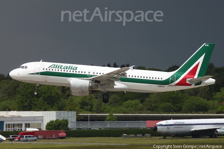 Alitalia Airbus A320-214 (I-BIKA) | Photo 77504