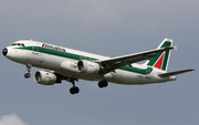 Alitalia Airbus A320-214 (I-BIKE) at  London - Heathrow, United Kingdom