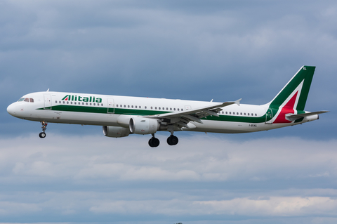 Alitalia Airbus A321-112 (I-BIXL) at  Hamburg - Fuhlsbuettel (Helmut Schmidt), Germany