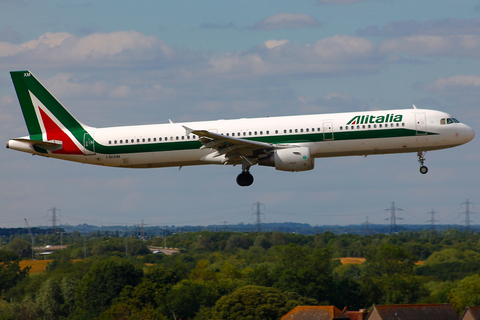 Alitalia Airbus A321-112 (I-BIXM) at  London - Heathrow, United Kingdom