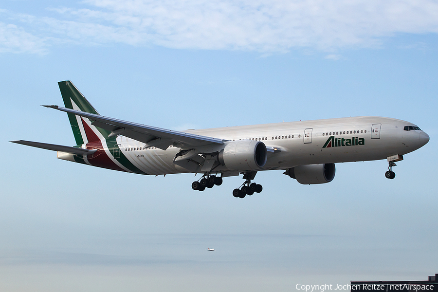 Alitalia Boeing 777-243(ER) (I-DISU) | Photo 113824