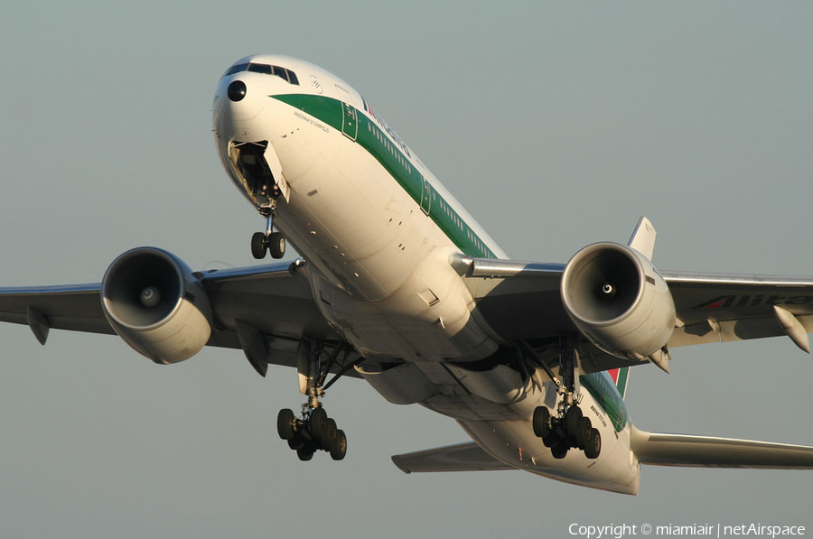 Alitalia Boeing 777-243(ER) (I-DISU) | Photo 597