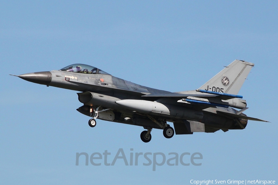 Royal Netherlands Air Force General Dynamics F-16AM Fighting Falcon (J-005) | Photo 241089