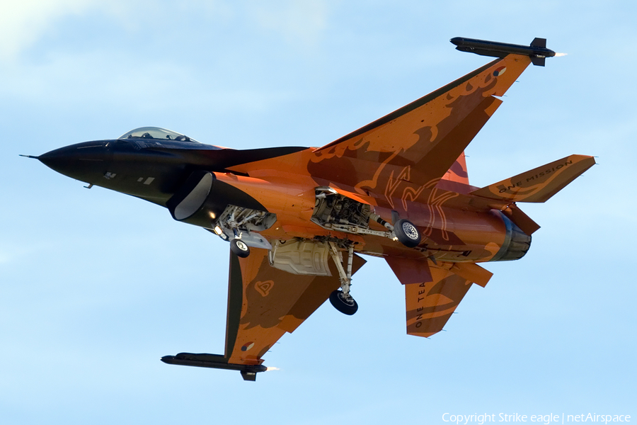 Royal Netherlands Air Force General Dynamics F-16AM Fighting Falcon (J-015) | Photo 8006