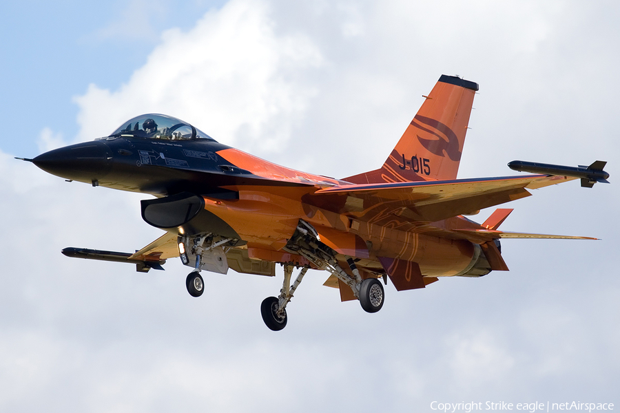 Royal Netherlands Air Force General Dynamics F-16AM Fighting Falcon (J-015) | Photo 8725