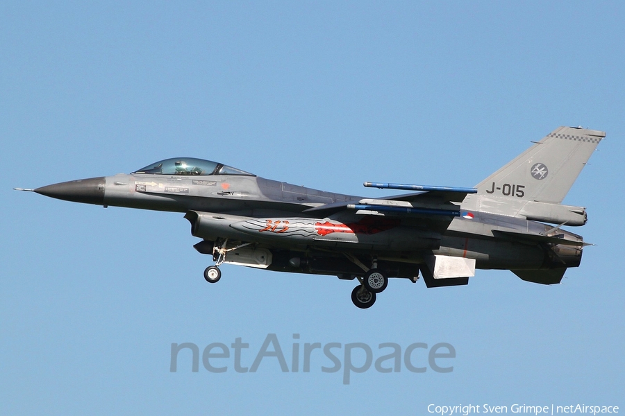 Royal Netherlands Air Force General Dynamics F-16AM Fighting Falcon (J-015) | Photo 240415