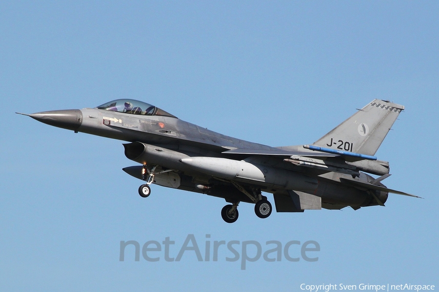 Royal Netherlands Air Force General Dynamics F-16AM Fighting Falcon (J-201) | Photo 239720