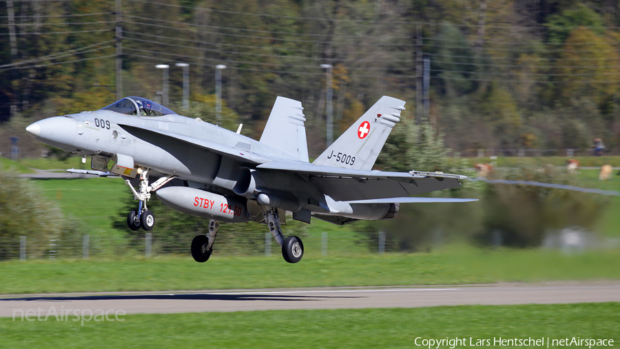 Swiss Air Force McDonnell Douglas F/A-18C Hornet (J-5009) | Photo 194066