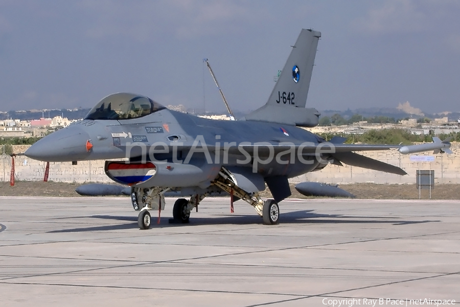 Royal Netherlands Air Force General Dynamics F-16AM Fighting Falcon (J-642) | Photo 664211