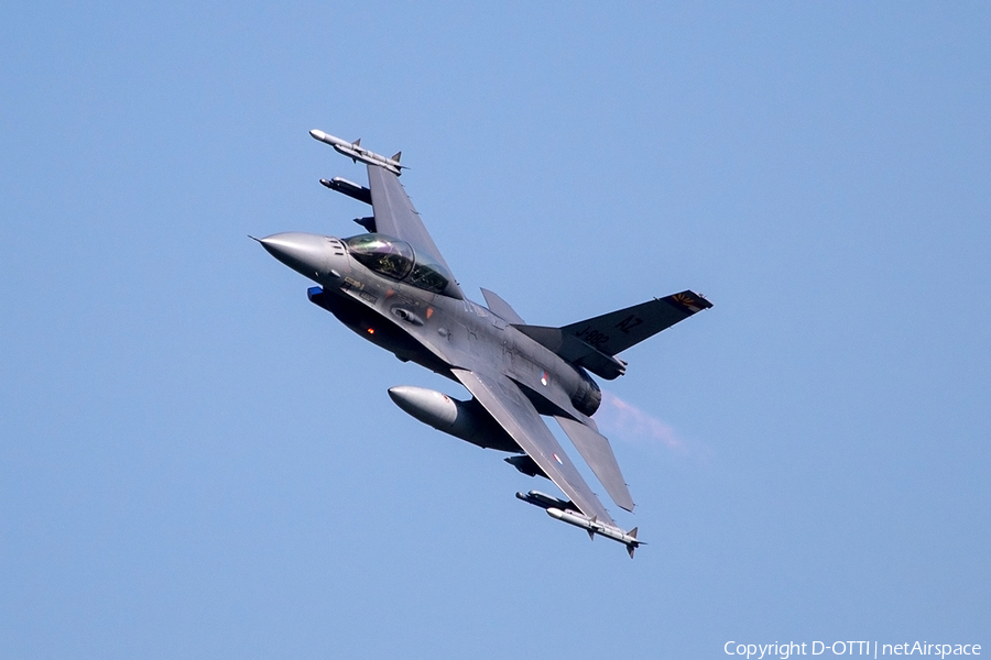 Royal Netherlands Air Force General Dynamics F-16BM Fighting Falcon (J-882) | Photo 239259