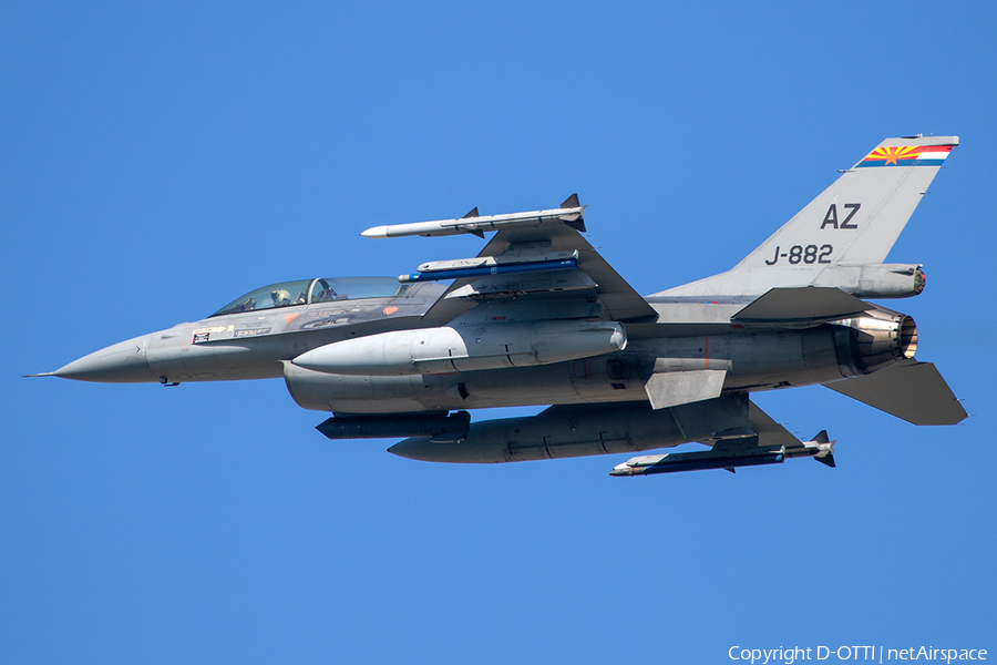 Royal Netherlands Air Force General Dynamics F-16BM Fighting Falcon (J-882) | Photo 239262