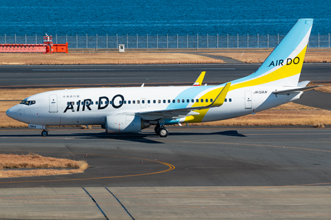 Hokkaido International Airlines - Air Do Boeing 737-781 (JA15AN) at  Tokyo - Haneda International, Japan