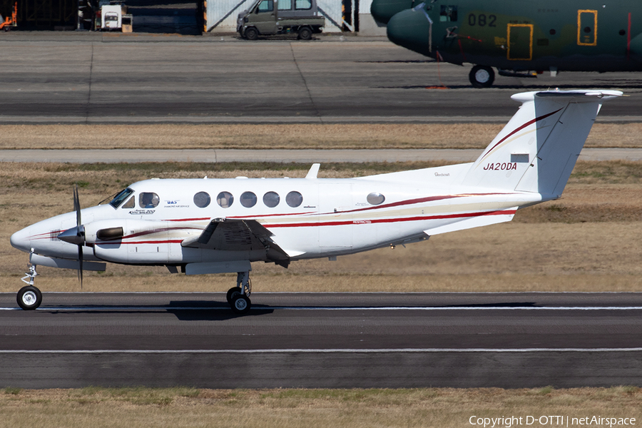 Diamond Air Service Beech King Air 200 (JA20DA) | Photo 394290