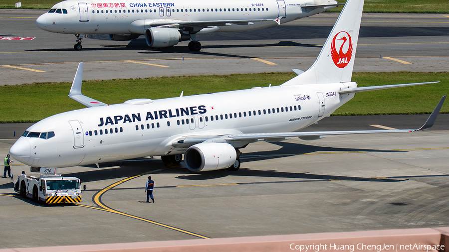 Japan Airlines - JAL Boeing 737-846 (JA304J) | Photo 679761