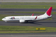 Japan Airlines - JAL Boeing 737-846 (JA305J) at  Tokyo - Haneda International, Japan