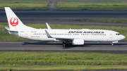 Japan Airlines - JAL Boeing 737-846 (JA305J) at  Tokyo - Haneda International, Japan