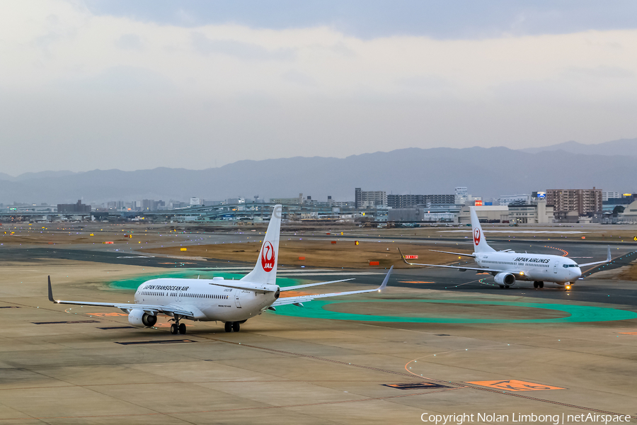 Japan Airlines - JAL Boeing 737-846 (JA350J) | Photo 598858