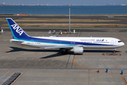 All Nippon Airways - ANA Boeing 777-381(ER) (JA611A) at  Tokyo - Haneda International, Japan