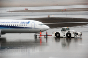 All Nippon Airways - ANA Boeing 737-881 (JA70AN) at  Sapporo - New Chitose, Japan