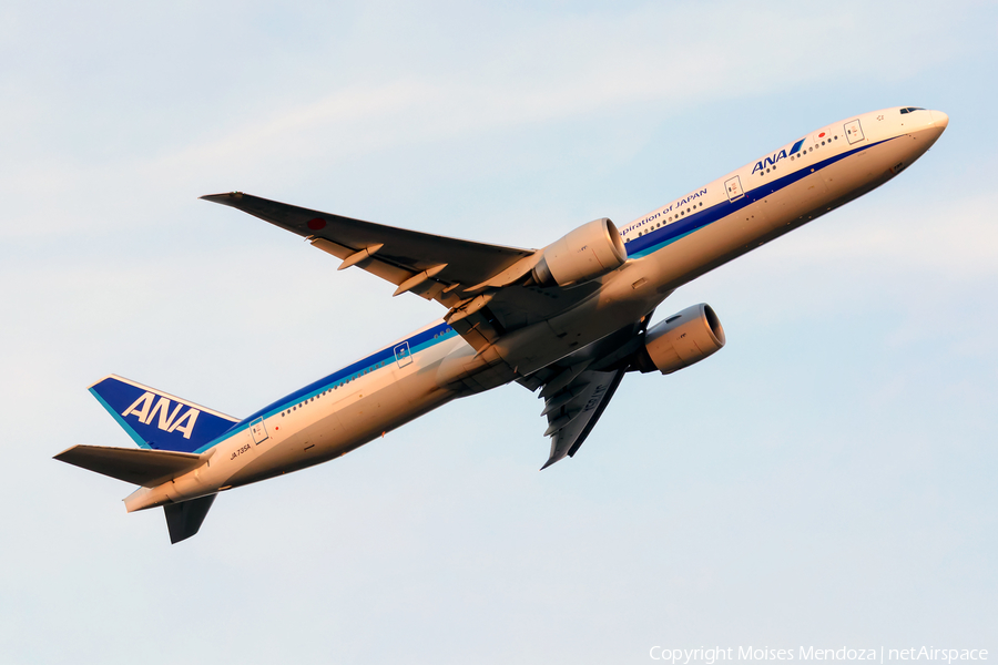 All Nippon Airways - ANA Boeing 777-381(ER) (JA735A) | Photo 108543