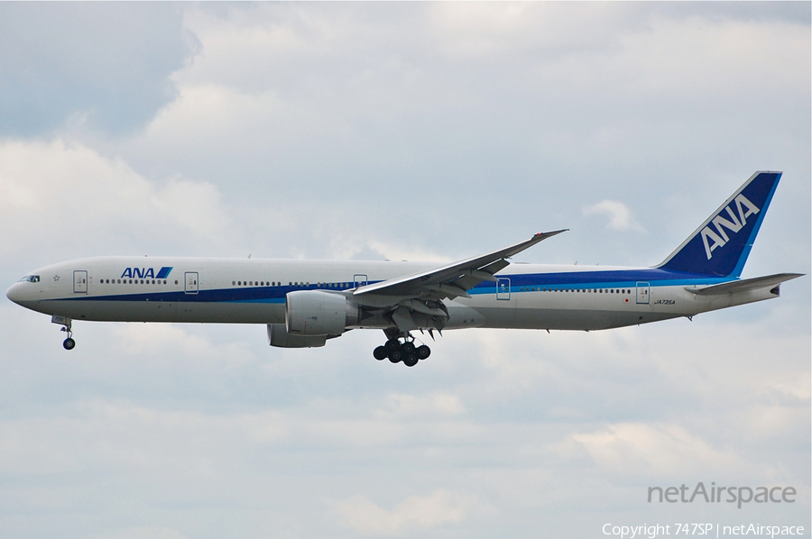 All Nippon Airways - ANA Boeing 777-381(ER) (JA735A) | Photo 83384