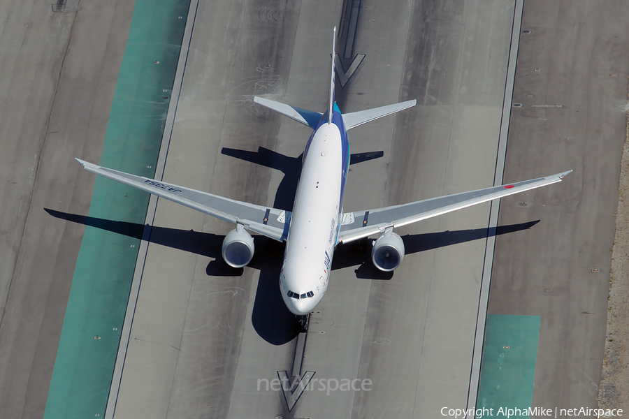 All Nippon Airways - ANA Boeing 777-381(ER) (JA735A) | Photo 101834