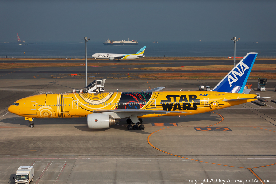 All Nippon Airways - ANA Boeing 777-281(ER) (JA743A) | Photo 383753