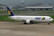 Skymark Airlines Boeing 767-3Q8(ER) (JA767B) at  Fukuoka, Japan