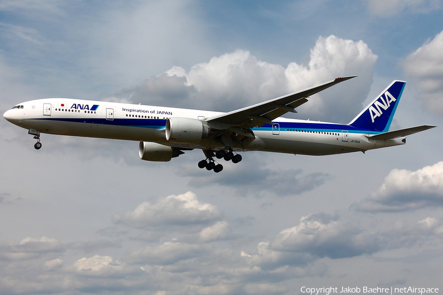All Nippon Airways - ANA Boeing 777-381(ER) (JA785A) | Photo 187492