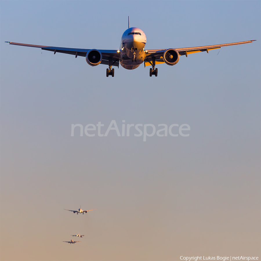 All Nippon Airways - ANA Boeing 777-381(ER) (JA785A) | Photo 207511