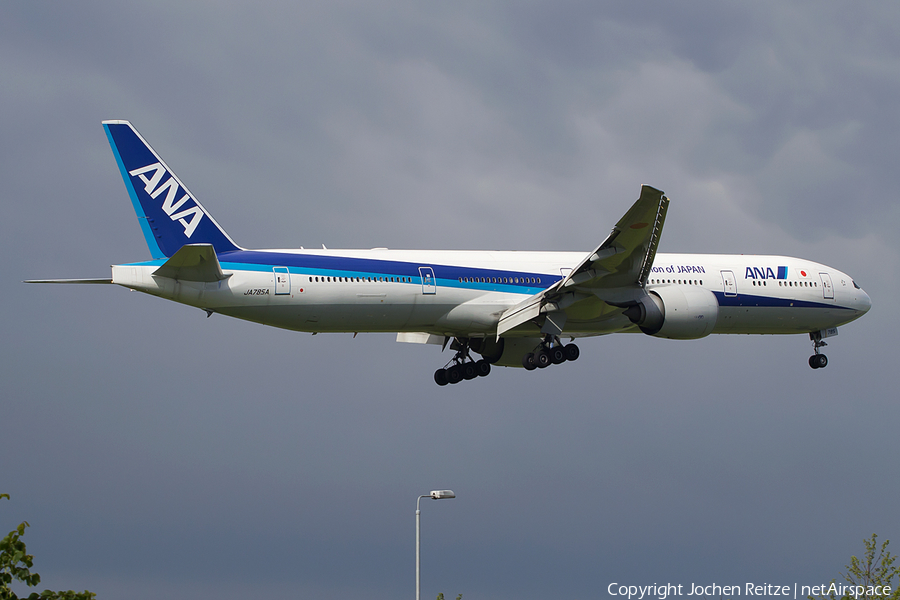 All Nippon Airways - ANA Boeing 777-381(ER) (JA785A) | Photo 52628