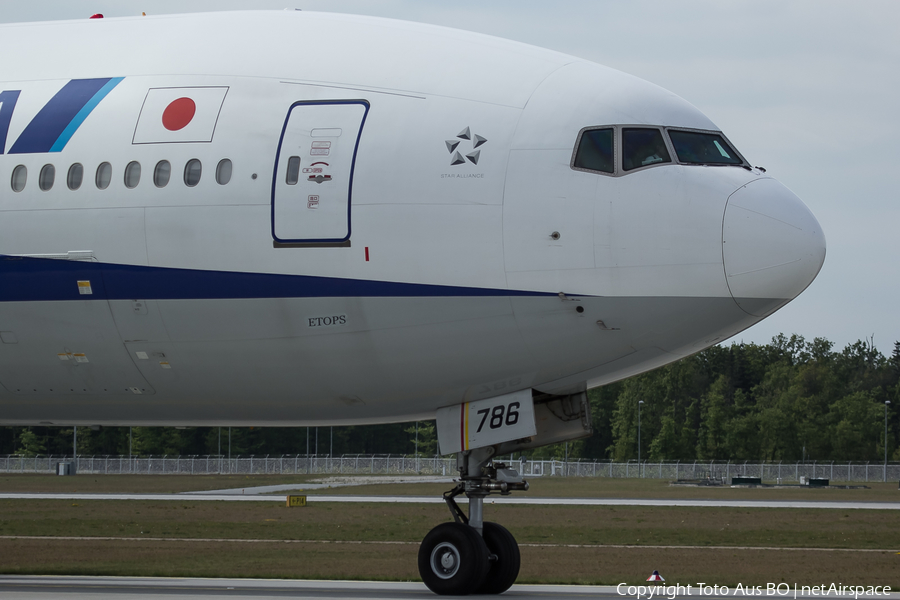 All Nippon Airways - ANA Boeing 777-381(ER) (JA786A) | Photo 82138