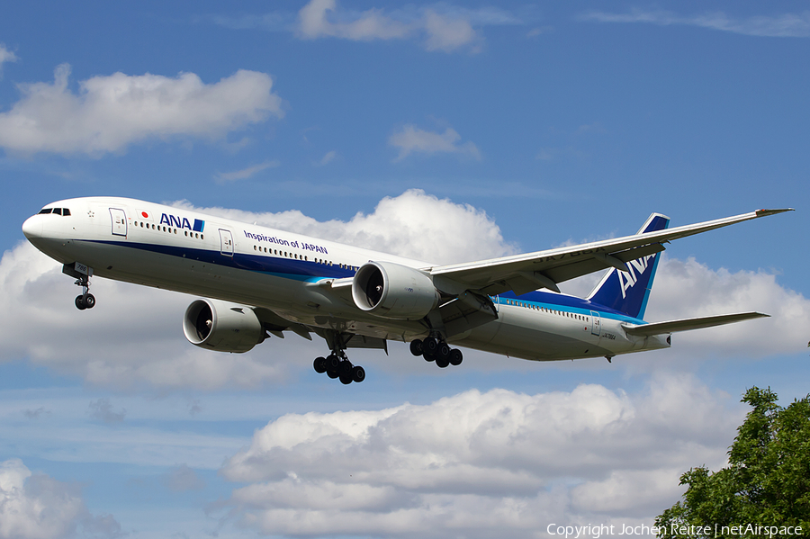 All Nippon Airways - ANA Boeing 777-381(ER) (JA786A) | Photo 51459