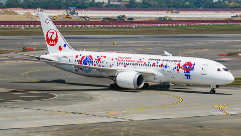 Japan Airlines - JAL Boeing 787-8 Dreamliner (JA823J) at  Taipei - Taoyuan, Taiwan