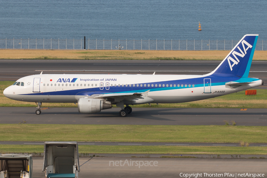 All Nippon Airways - ANA Airbus A320-211 (JA8300) | Photo 78889