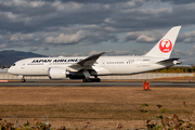Japan Airlines - JAL Boeing 787-8 Dreamliner (JA846J) at  Osaka - Itami International, Japan