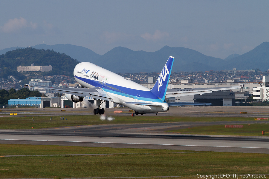 All Nippon Airways - ANA Boeing 767-381 (JA8677) | Photo 419003