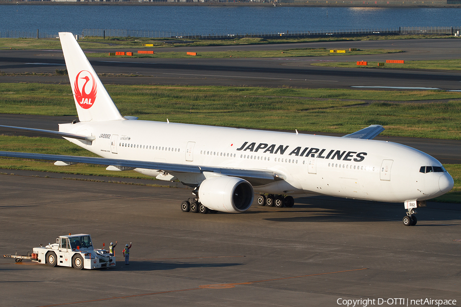 Japan Airlines - JAL Boeing 777-246 (JA8982) | Photo 418320