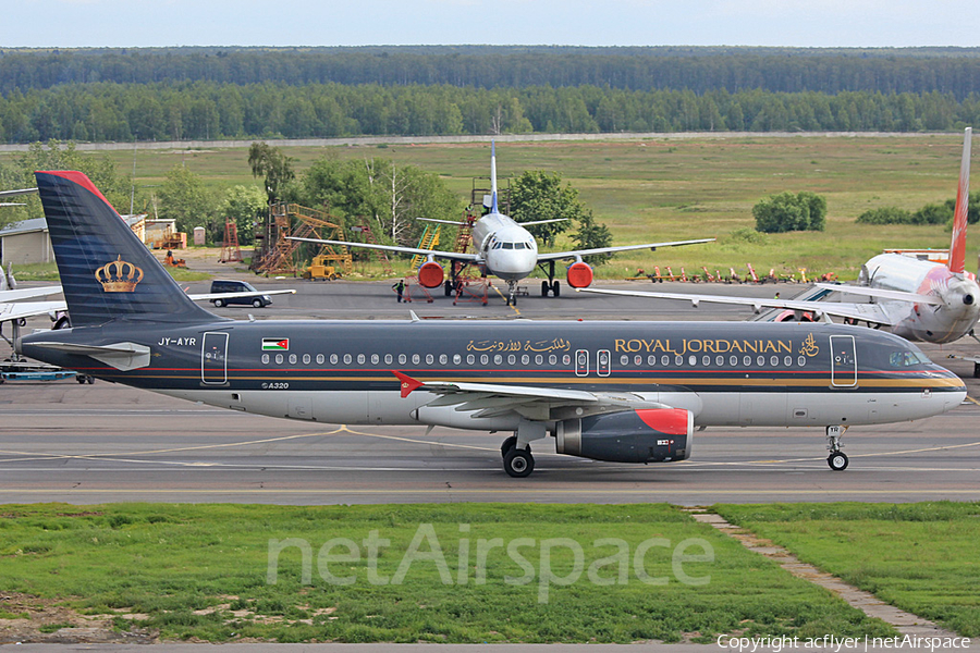 Royal Jordanian Airbus A320-232 (JY-AYR) | Photo 389012