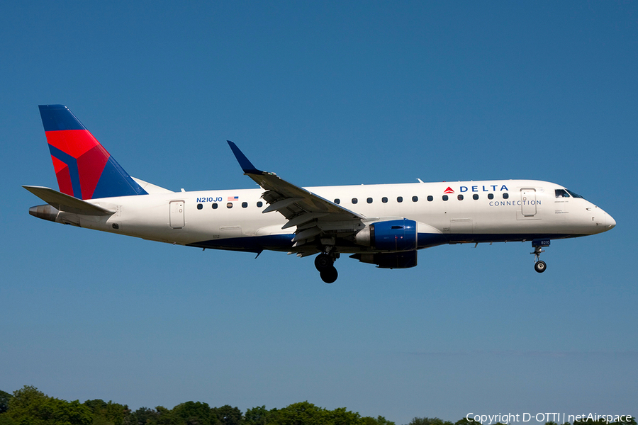 Delta Connection (Shuttle America) Embraer ERJ-175LR (ERJ-170-200LR) (N210JQ) | Photo 386169