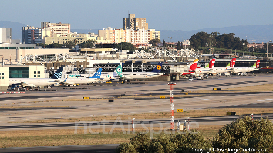 Aviation photo 588922