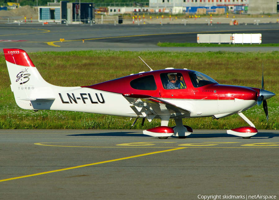 (Private) Cirrus SR22 G3 GTS (LN-FLU) | Photo 22658